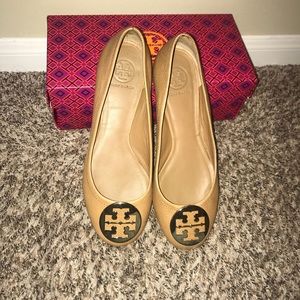 Tory Burch ballet flats in tan/gold